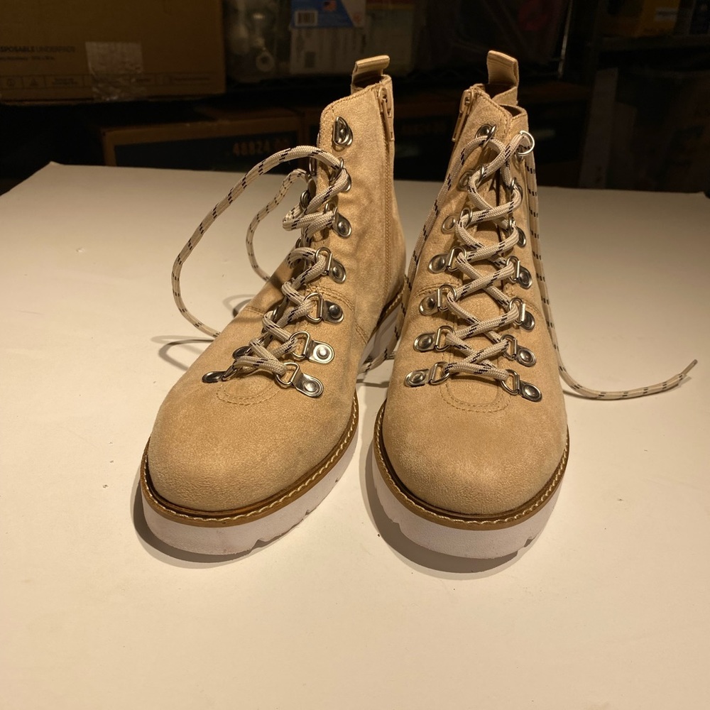 Aerosoles Women's Portville Combat Boot size 9